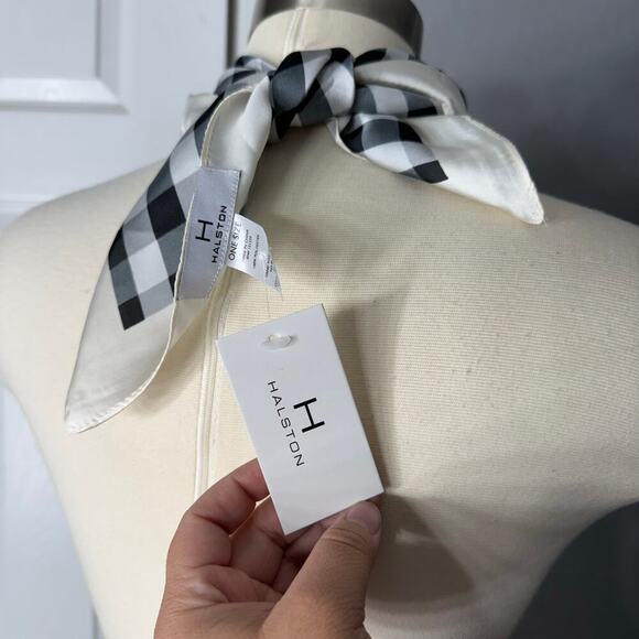H by Halston Checkered Bandana, One Size, Black/White - Picture 3 of 6